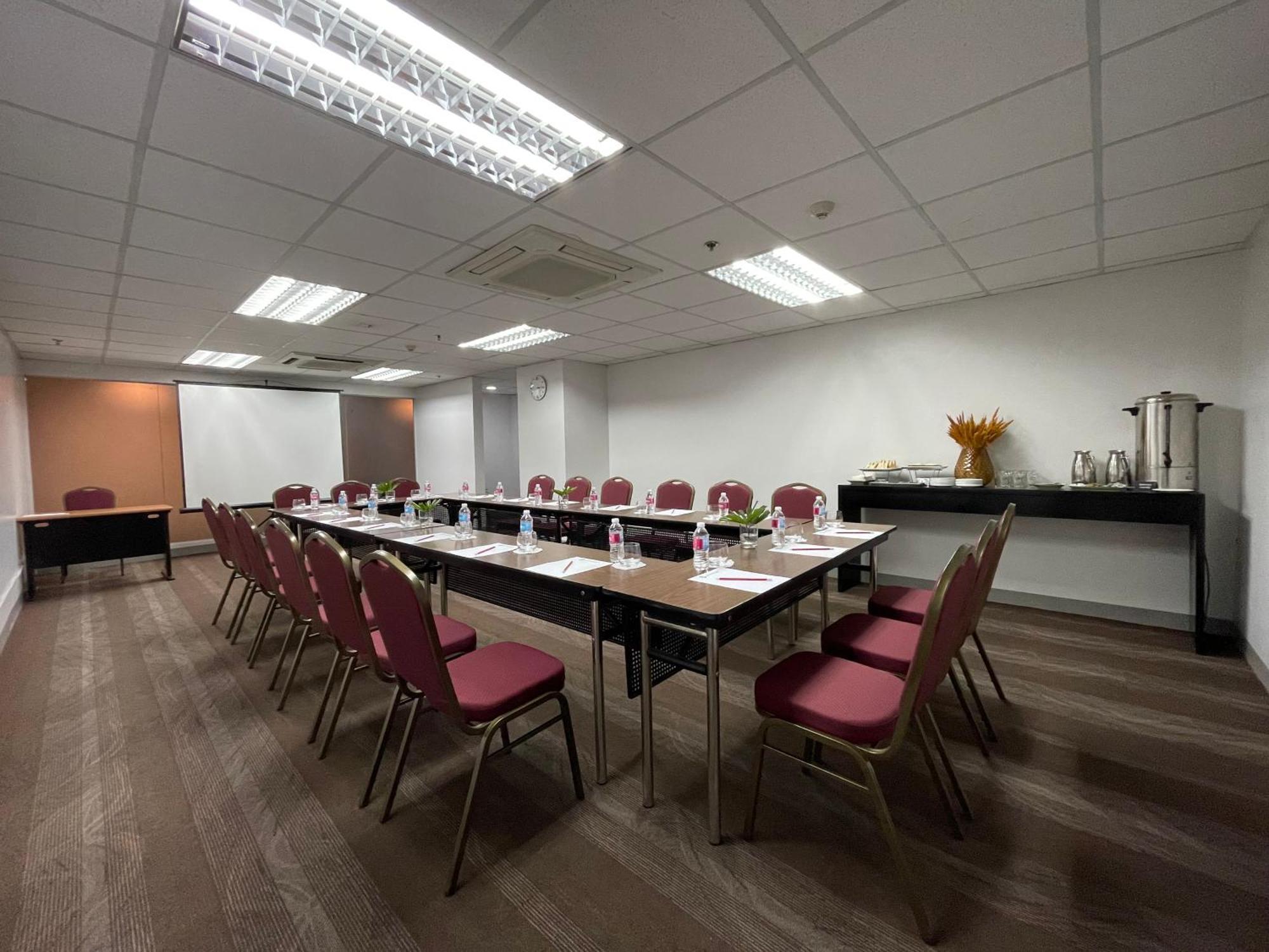 Go Hotels Plus Mandaluyong Exterior foto