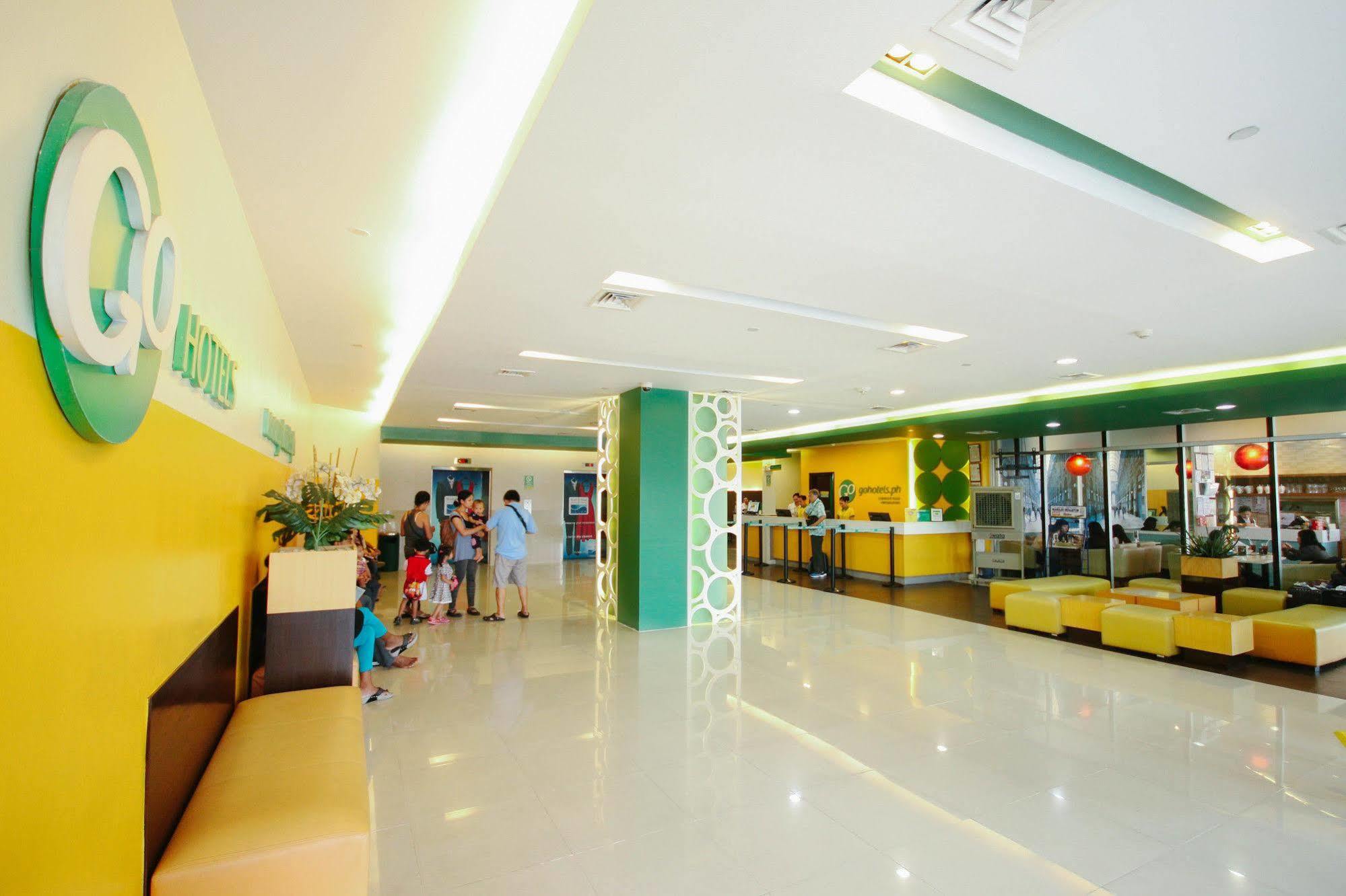 Go Hotels Plus Mandaluyong Exterior foto