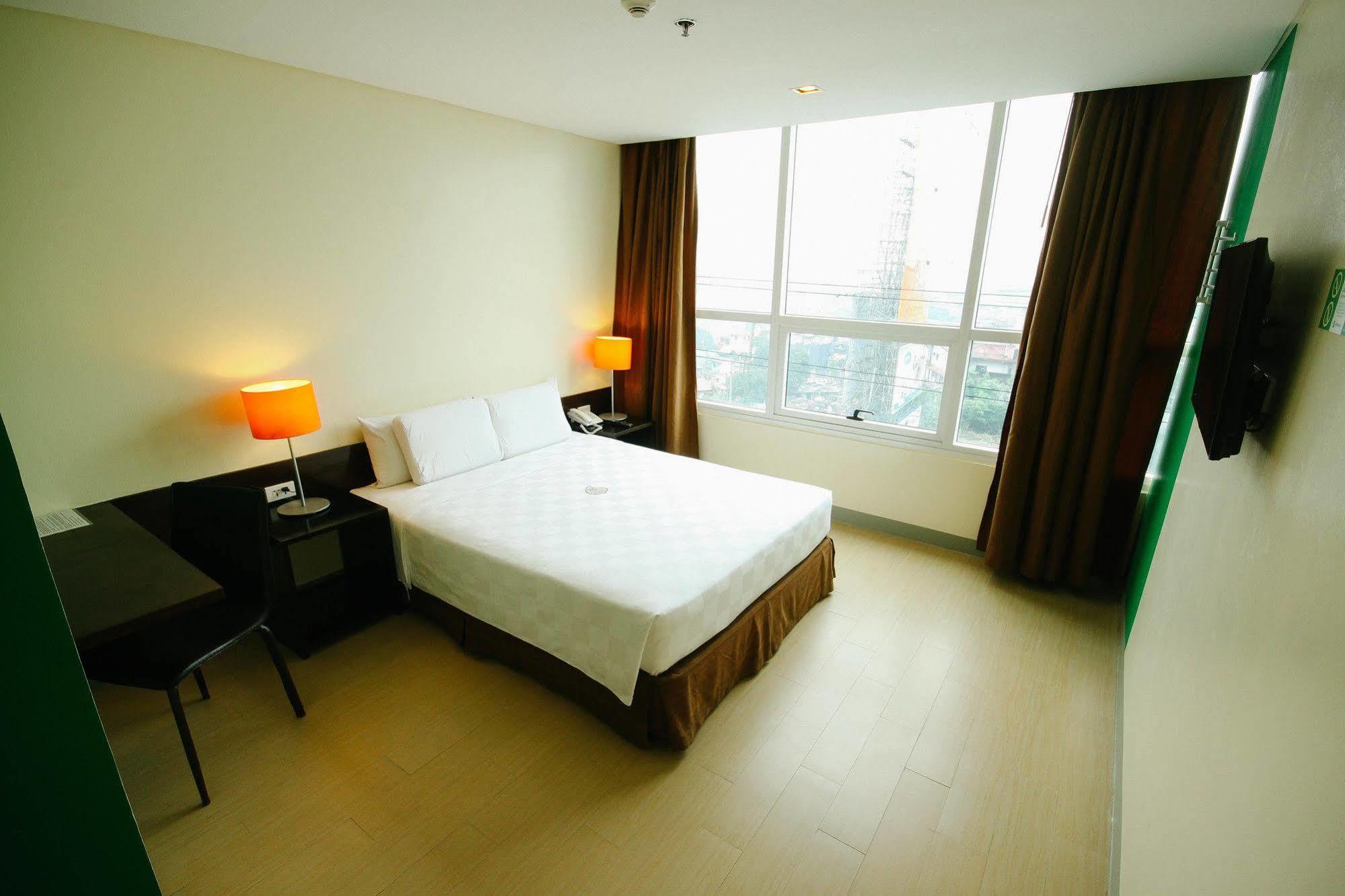 Go Hotels Plus Mandaluyong Exterior foto
